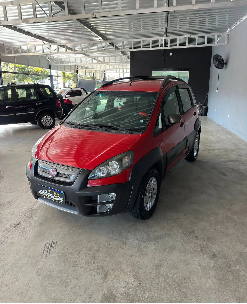 Fiat Idea 1.8 2014/2015 vermelha na Braga Veículos