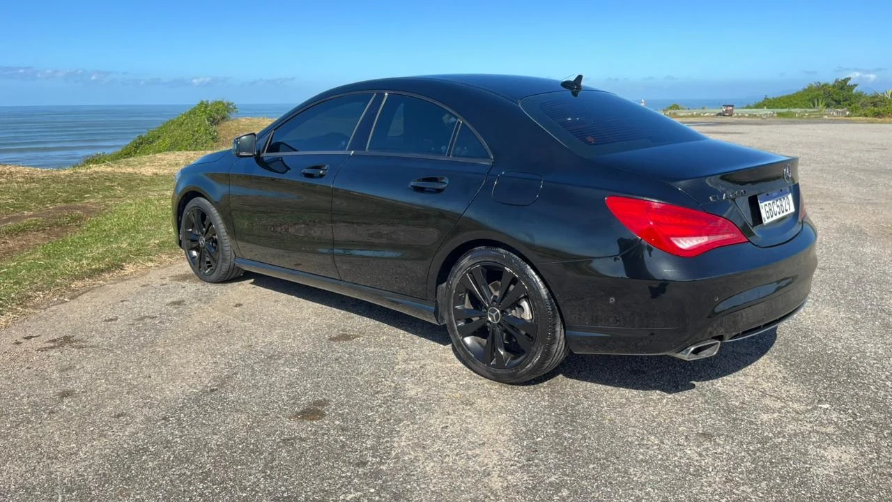 Mercedes-Benz CLA 200 FF 2015 preta — vista frontal