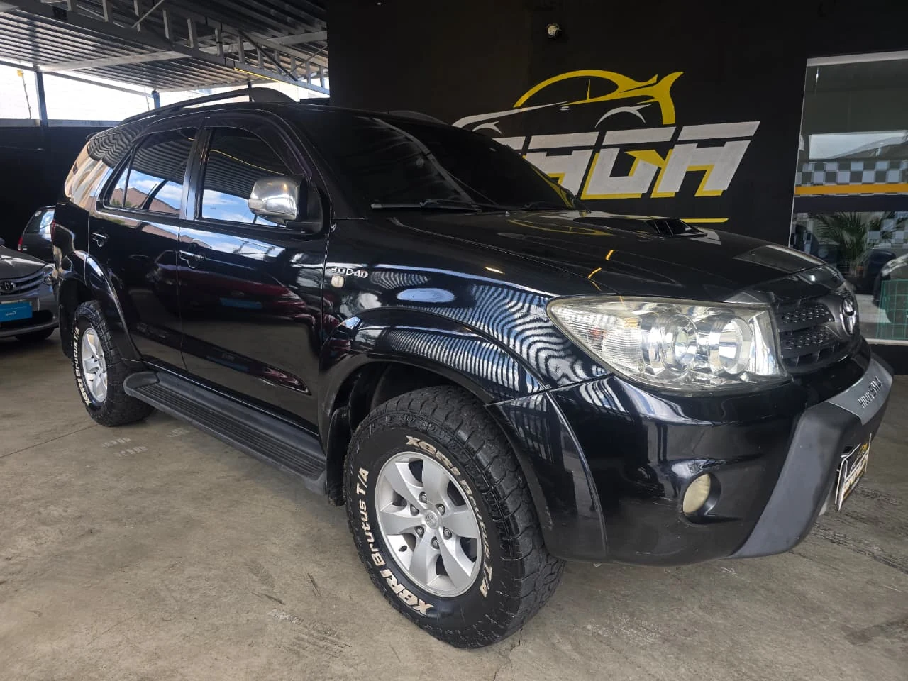 Toyota Hilux SW4 3.0 D-4D 2009 preta — foto 1